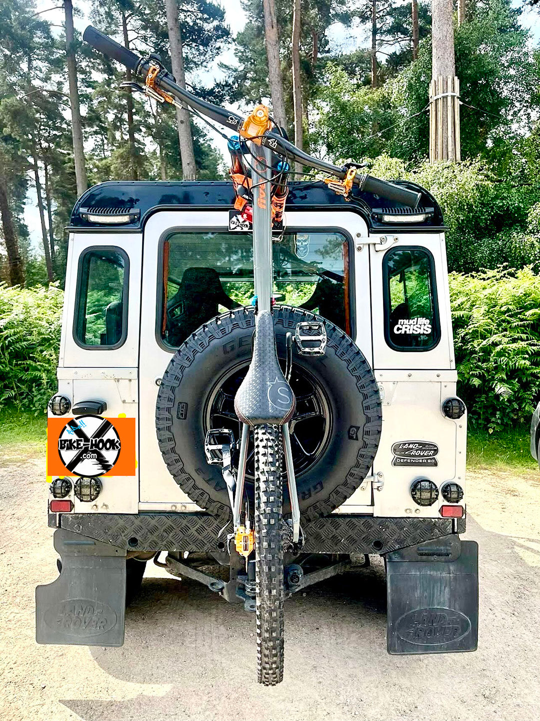 Land Rover Defender 90 with 1up bike rack rear door